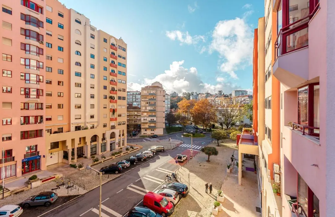 Elegant 3 Bedroom Apt - City Centre - Garage - Metro-1