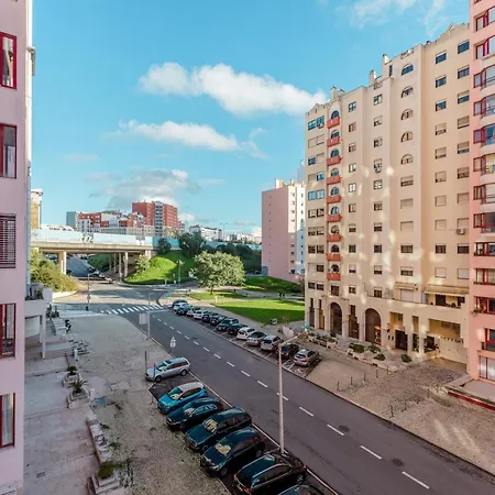 Elegant 3 Bedroom Apt - City Centre - Garage - Metro-3