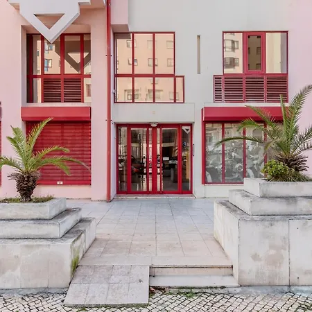 Elegant 3 Bedroom Apt - City Centre - Garage - Metro-2